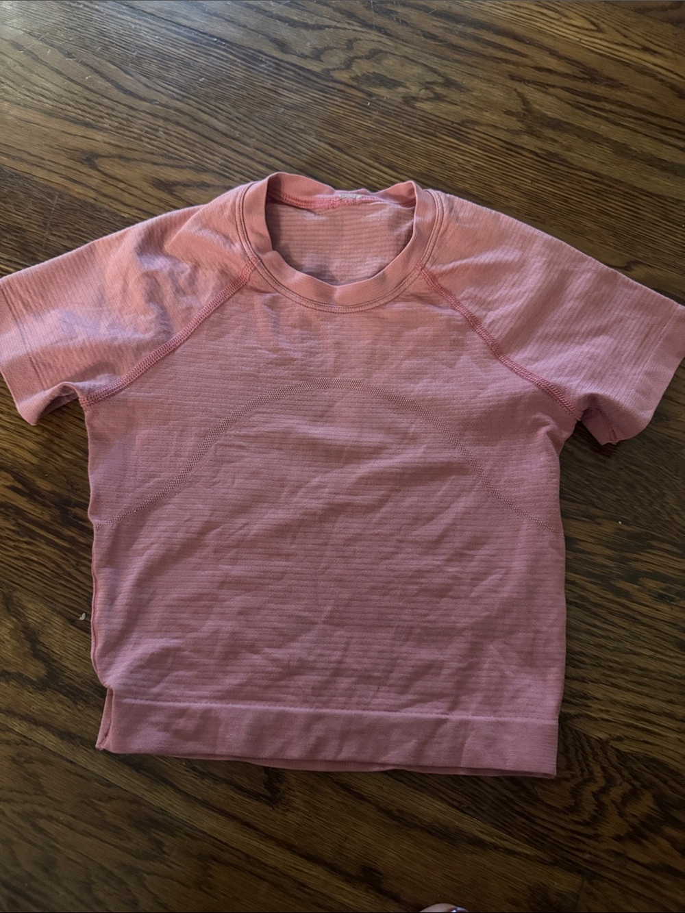 Women’s lululemon crop top Short Sleeve Pink Tee size 0